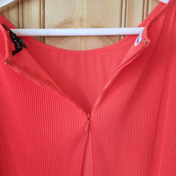 CUTE coral sleeveless blouse - Picture 8 of 16